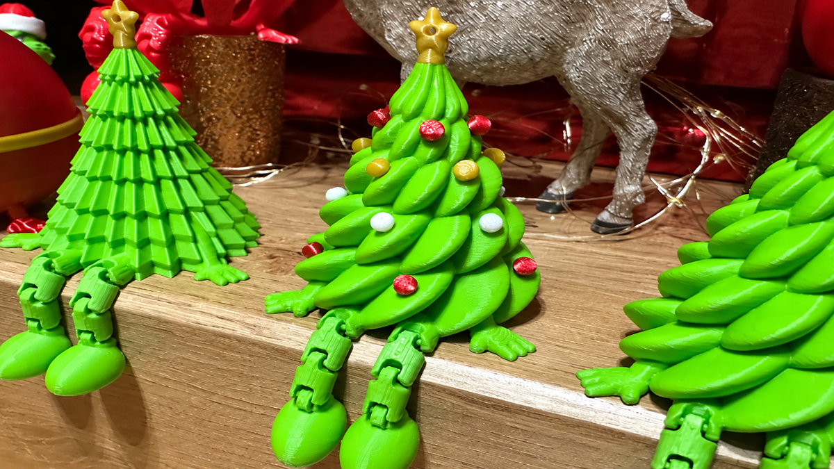 Articulated Xmas tree with decorations
